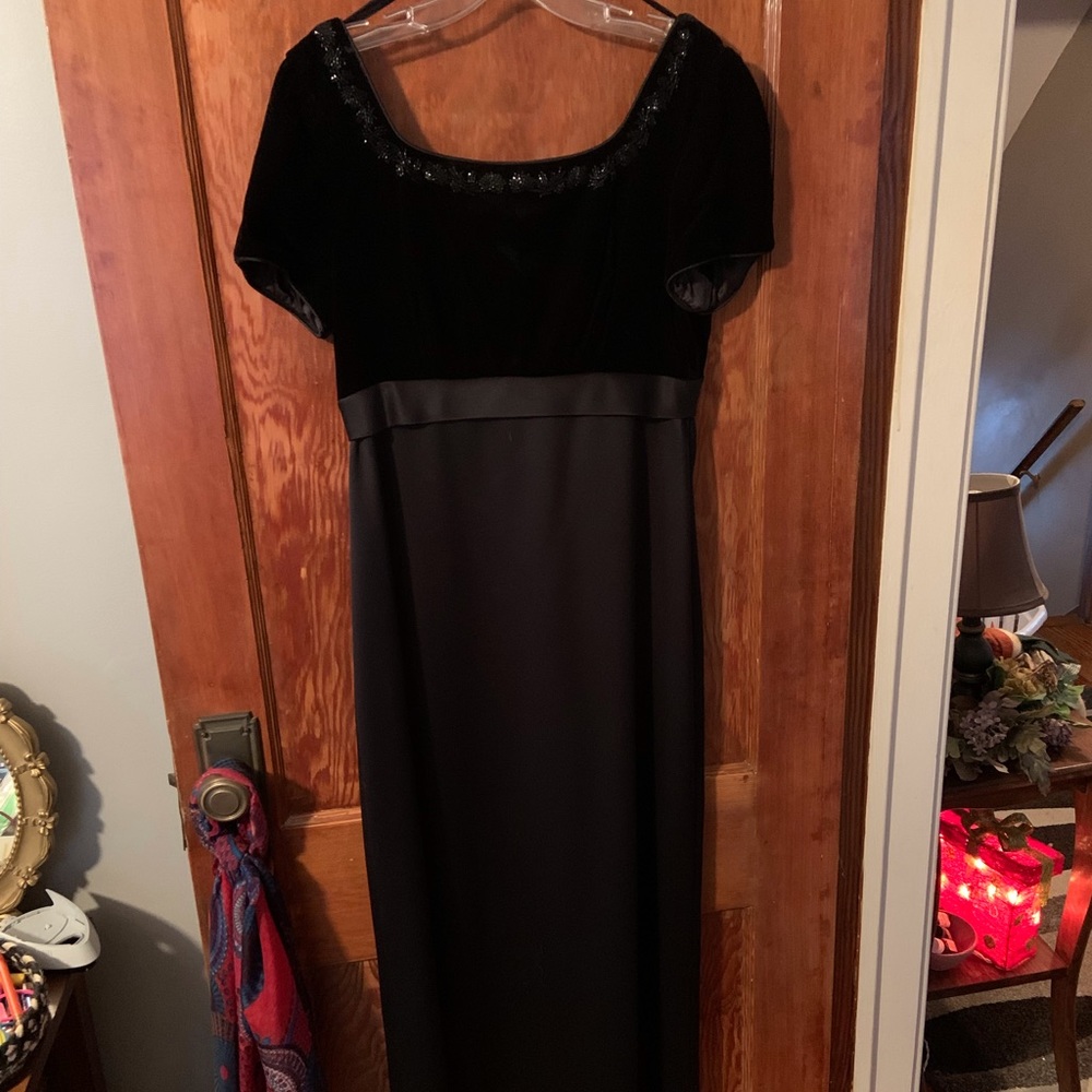 Liz Caibourne Night brand gown in black velvet with beading and cap slee…